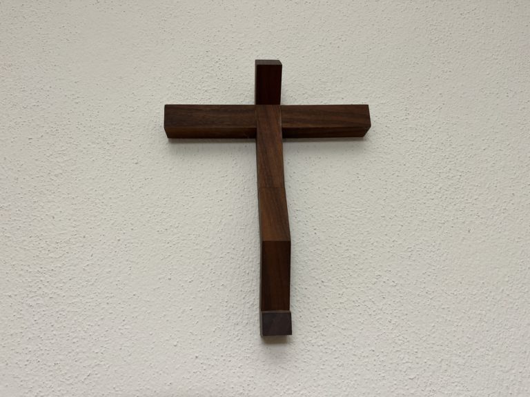 Kreuz schlicht Holz
